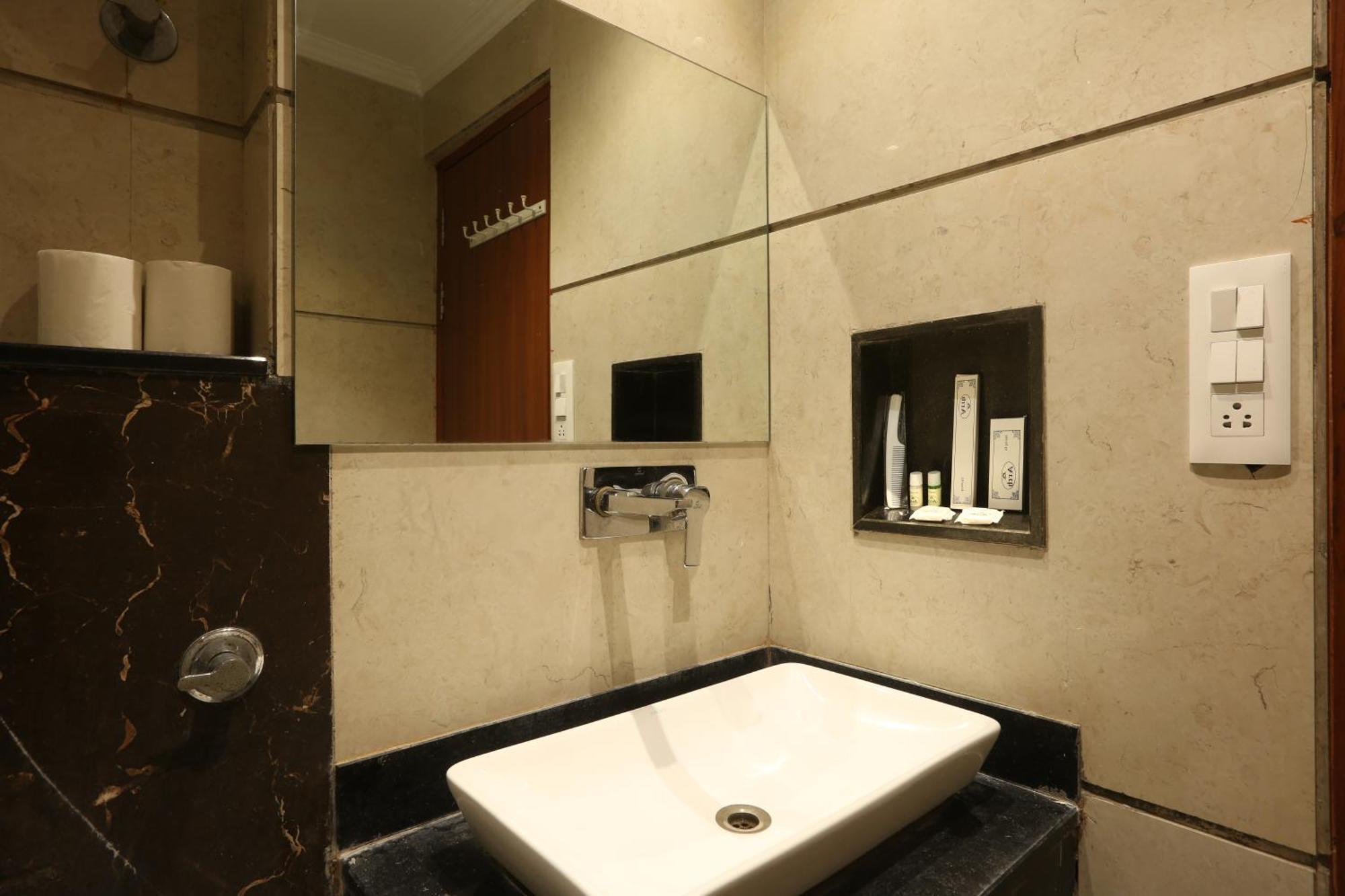 Hotel Arch Suites - Near Aerocity نيودلهي المظهر الخارجي الصورة